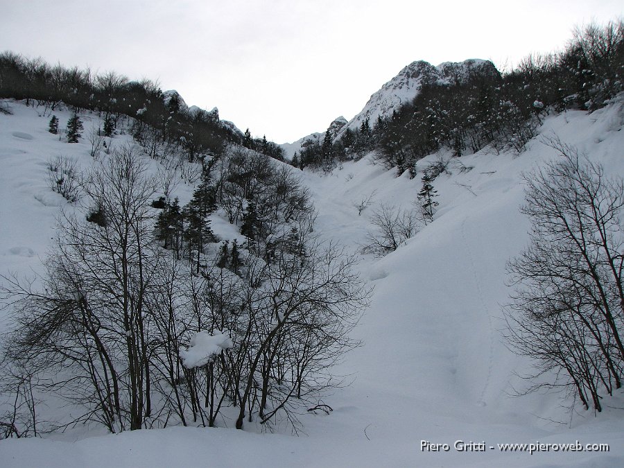 04 Dal canalone d'Alben pericolo di slavina.jpg